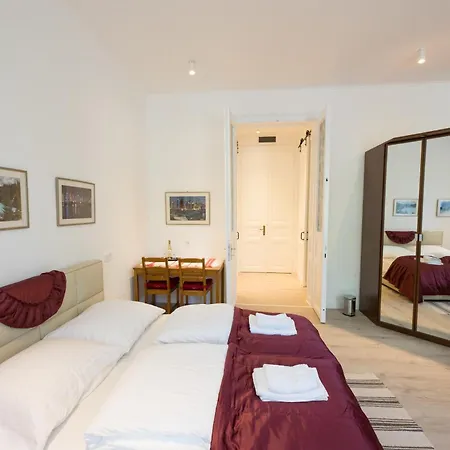 Wagner Villa 902 With Free Private Parking Budapest Exterior photo